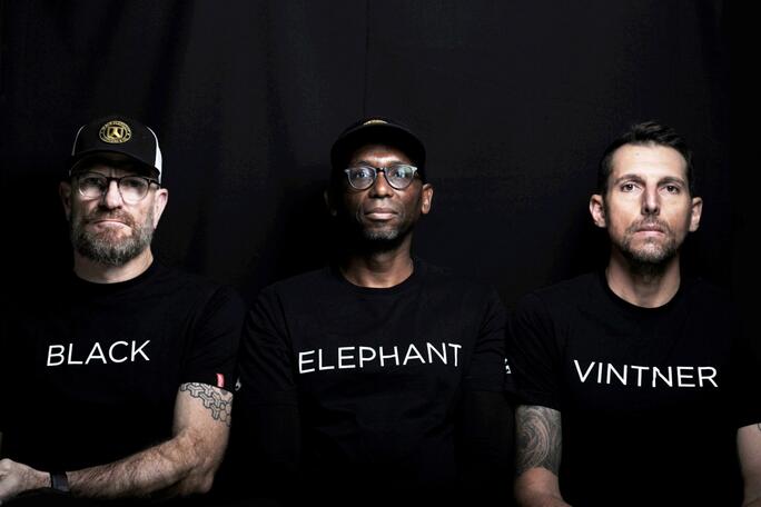 2023 black elephant – two dogs, a peacock, and a horse sauvignon blanc