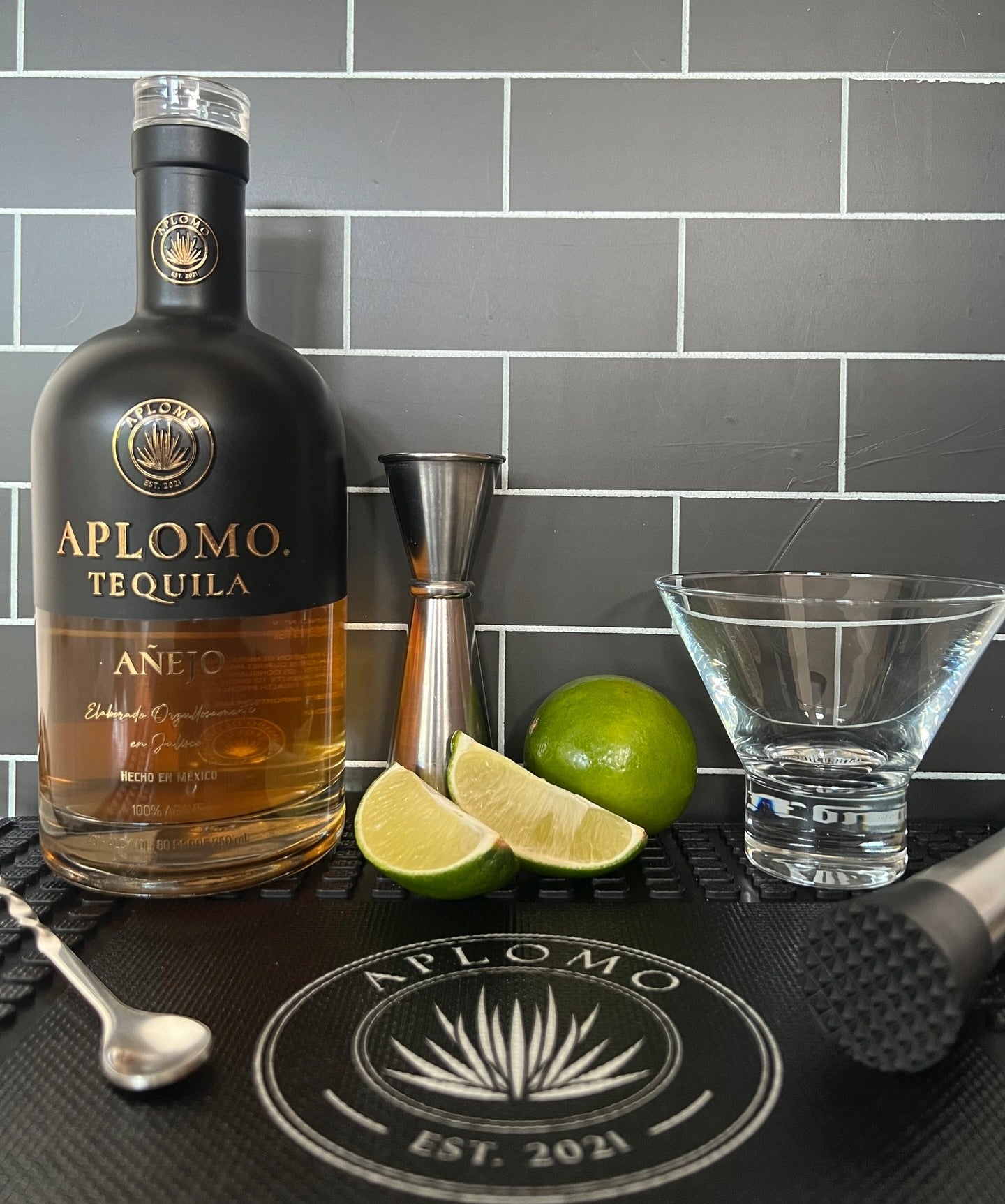 aplomo añejo tequila