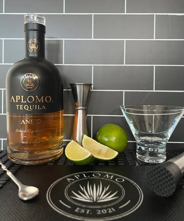 aplomo añejo tequila