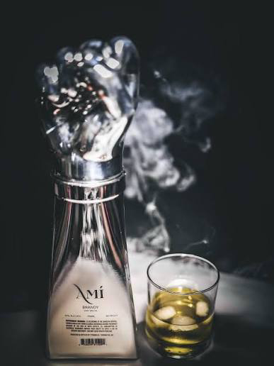 Amí Brandy bottle with hand-shaped top and glass
