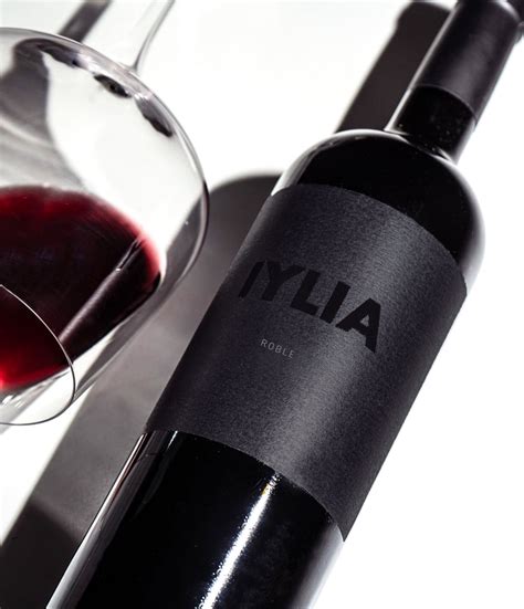 iylia roble red wine